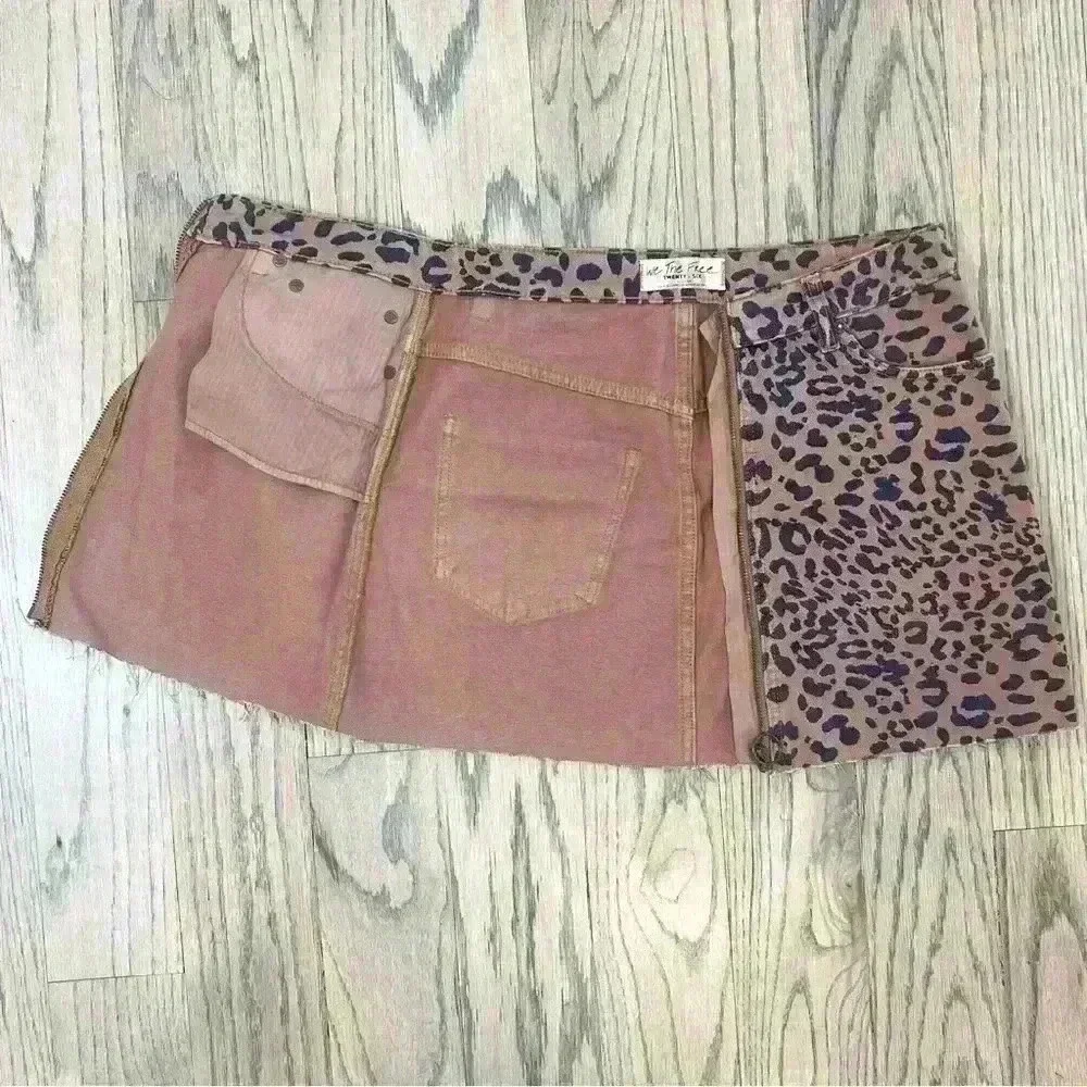 Free People We The Free Women's Zip It Up Leopard Printed Miniskirt Size 26 R - Picture 12 of 16